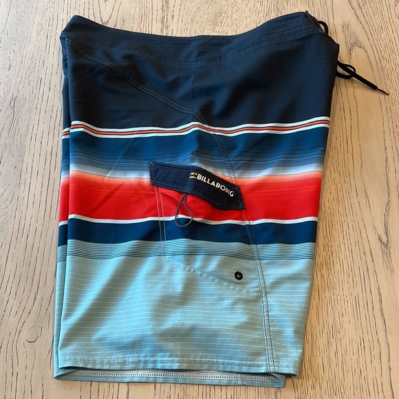 Men’s Billabong Platinum X Boardshorts - Picture 4 of 6